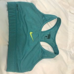 Nike pro sports bra